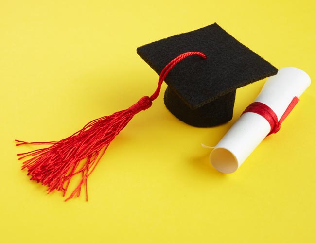 Graduaciones infantiles en Toledo: Birrete y diploma
